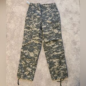 Army combat trouser size medium regular NWT digital camo